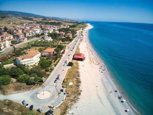 an aerial view of a beach and the ocean at CASA VACANZA BORGOROSSO A 70mt DAL MARE in Casa Borgorosso