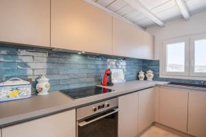 Kuchyňa alebo kuchynka v ubytovaní Villa Zen - MG Villas Mykonos