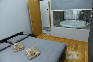 Postel nebo postele na pokoji v ubytování Premium Lux Apartman Čačak