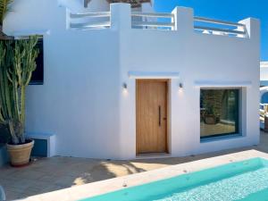 Bazén v ubytovaní Villa Zen - MG Villas Mykonos alebo v jeho blízkosti