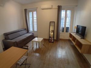 TV a/nebo společenská místnost v ubytování 11 Rue Vauban