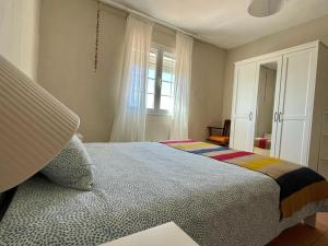 En eller flere senge i et værelse på Casa VEROLES