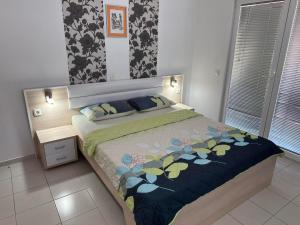 Postel nebo postele na pokoji v ubytování Villa Jankuloski + 65 fotografií