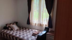 Rúm í herbergi á Guest house Vuk