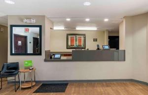 a waiting room with a cash counter in a hospital at Extended Stay America Suites - Kansas City - Overland Park - Quivira Rd in Lenexa