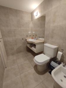 Koupelna v ubytování DEPARTAMENTO BELGRANO + 3 fotografie