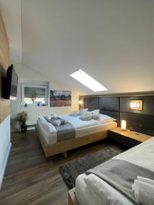 a large bedroom with two beds and a skylight at Ferienwohnung Bispingen in Bispingen