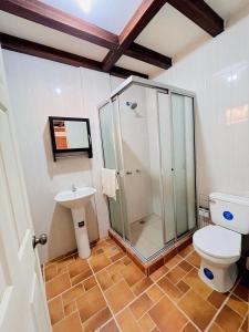 a bathroom with a shower and a toilet and a sink at Villa Bonita Los Naranjos in Los Naranjos