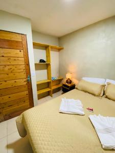 a bedroom with a bed with towels on it at Flat Turmilagres Bontempo in São Miguel dos Milagres