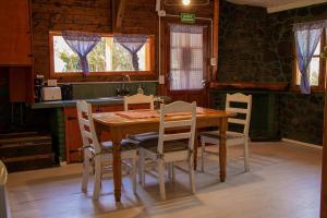 Reštaurácia alebo iné gastronomické zariadenie v ubytovaní Petit Cottage