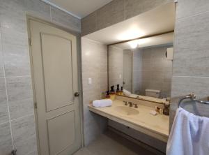 Koupelna v ubytování Inti Llaqta Hotel & Suites