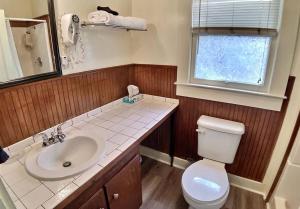 Ένα μπάνιο στο Napa Rock Cottage/ #7 Oak Crest +2 φωτογραφίες