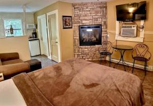 Η κουζίνα ή μικρή κουζίνα στο Napa Rock Cottage/ #7 Oak Crest