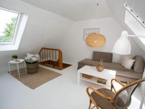 Posezení v ubytování 4 person holiday home in Rudkøbing-By Traum
