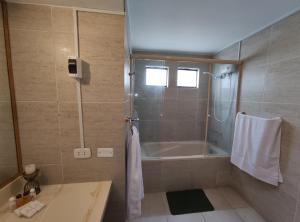 Koupelna v ubytování Inti Llaqta Hotel & Suites