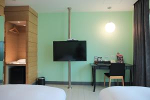 TV a/nebo společenská místnost v ubytování 823 Tourist Hotel
