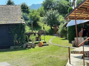 Aed väljaspool majutusasutust House of Rei with Hot tube