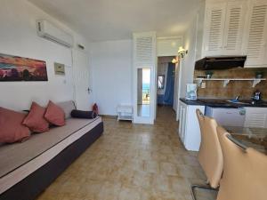 Nhà bếp/bếp nhỏ tại Corfu Glyfada Menigos Resort 2-5