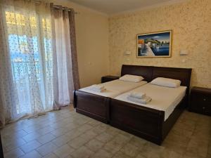 Posteľ alebo postele v izbe v ubytovaní Corfu Glyfada Menigos Resort 46