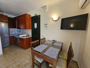 Kuchyň nebo kuchyňský kout v ubytování Corfu Glyfada Apartment 46