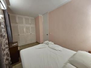 Posteľ alebo postele v izbe v ubytovaní Corfu Glyfada Menigos Resort 46