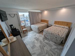 Postel nebo postele na pokoji v ubytování Admiral Resort Motel + 36 fotografií