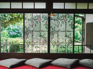 Letto o letti in una camera di 古民家宿るうふ 蔦之家