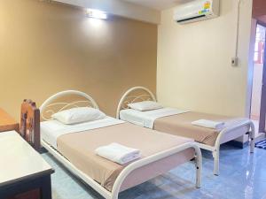 Postel nebo postele na pokoji v ubytování Citi Place Hotel ซิตี้ เพลส