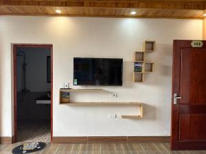 TV a/nebo společenská místnost v ubytování Huân Đậu Đậu Homestay