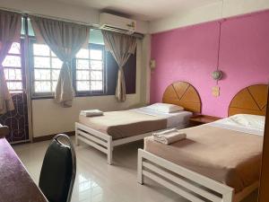 Postel nebo postele na pokoji v ubytování Citi Place Hotel ซิตี้ เพลส
