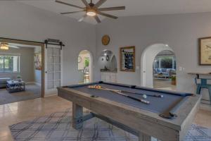 โต๊ะบิลเลียดของ Complete Luxury Home w/ Pool, Spa & Putting Green