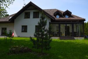 Vonkajšia záhrada v ubytovaní Dworek Góra i Kura