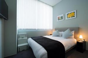 a bedroom with a bed and a large window at Terrazze in Kutchan