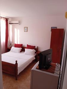 Postel nebo postele na pokoji v ubytování casa andrei m