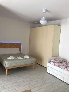 A bed or beds in a room at fronteMare faleria1