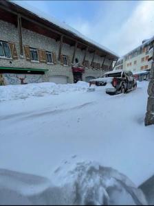 a snow covered parking lot in front of a building at Appart hyper centre Font Romeu in Font-Romeu-Odeillo-Via