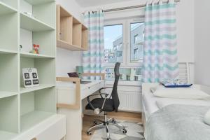 Imagine din galeria proprietății Spacious Apartment with Balcony near the Slavic Hill Wrocław by Renters Prestige în Wrocław