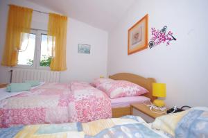 Postel nebo postele na pokoji v ubytování Villa Jakov + 37 fotografií