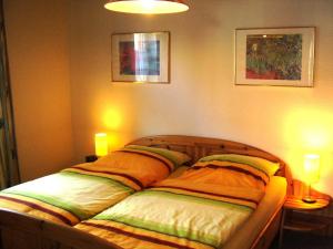 Postel nebo postele na pokoji v ubytování Ferienhaus in Nessmersiel 20-025