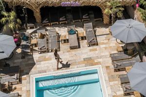 Sundlaugin á Alpine Hideaway ZILLERTALERHOF - 4 Sterne Superior eða í nágrenninu