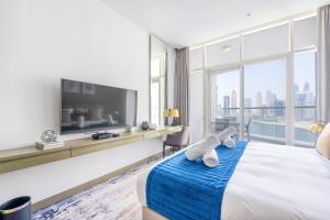 TV a/nebo společenská místnost v ubytování Downtown Ultra Luxury - Studio Suite - 5 star Hotel Facilities- 15 min walk to Dubai Fountain