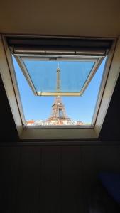 Mynd úr myndasafni af Cocoon Eiffel í París
