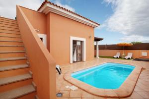 Bazén v ubytování Venus House nebo v jeho okolí