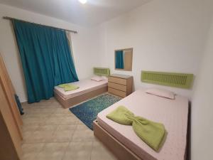 A bed or beds in a room at Chalet in Amwaj with a Sea view Még 9 kép