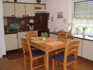 Η κουζίνα ή μικρή κουζίνα στο Ferienwohnung in Nessmersiel 20-130