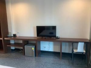 TV a/nebo společenská místnost v ubytování The C Hotel