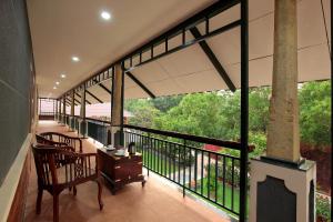 a balcony with a view of the trees at GREEN PLANET HOTEL in Mattanūr