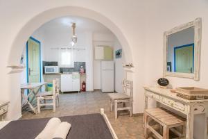 a kitchen and living room with a table and chairs at Green Retreats 3 Paros in Isterni