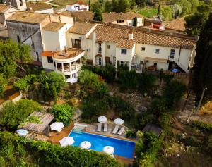 an aerial view of a house with a swimming pool at Cal Mestre Casa Rural in Avinyonet
