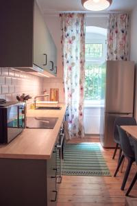 Kuchyň nebo kuchyňský kout v ubytování Peaceful Flat for 4 in Prenzlauer Berg (55sq)